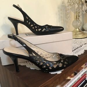Calvin Klein women’s black patent leather sling back shoes size 7.5